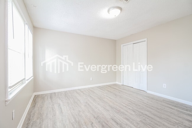 Building Photo - 614 Pine Hill Dr