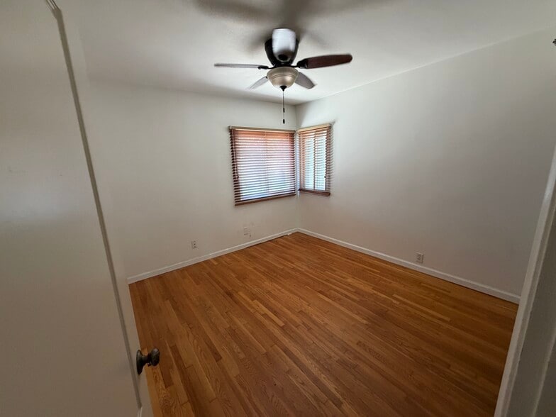 Building Photo - 2029 N Screenland Dr