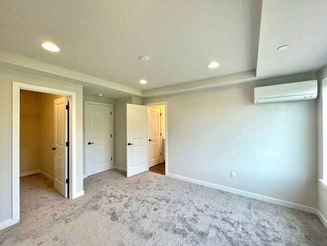 Building Photo - Great Townhome for rent
