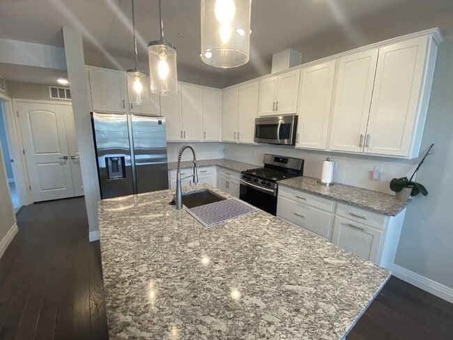 Building Photo - Newly Built Condo in the Side Creek Neighborhood!