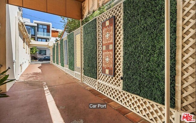 Building Photo - 9060 Harland Ave