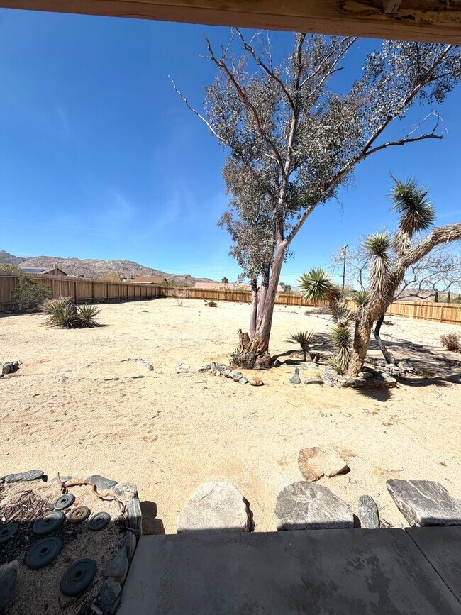 Building Photo - 4 Bedroom, 3 Bathroom with Office Near National Park