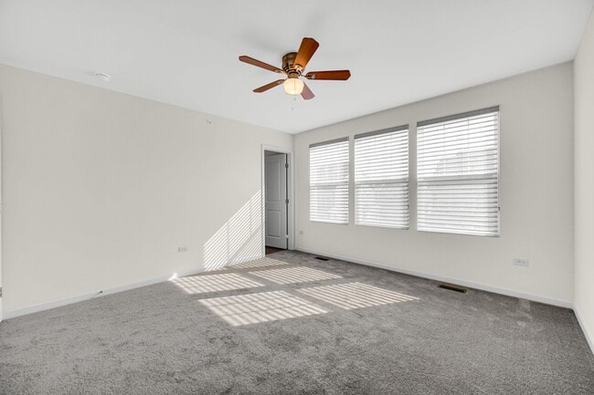 Building Photo - 2260 Horseshoe Cir