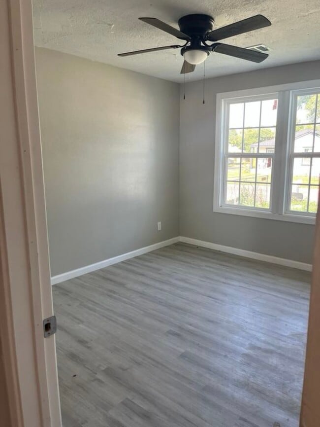 Building Photo - 1302 Parker St