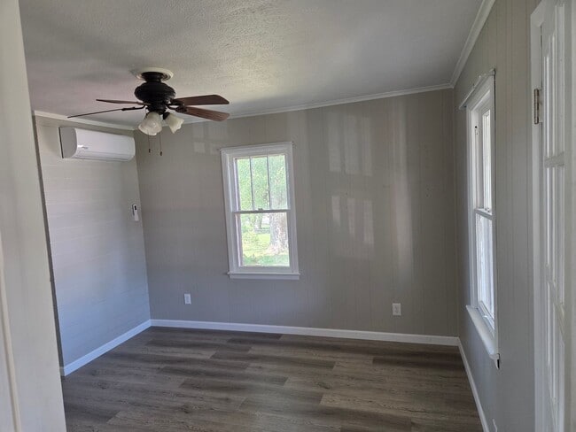 Building Photo - Cute 2 bed 1 bath home for rent.