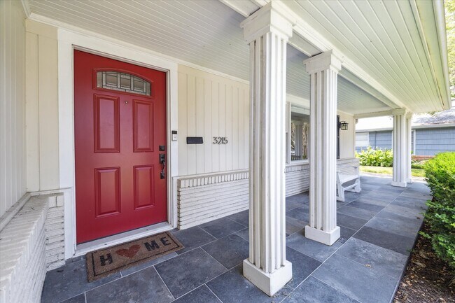 Building Photo - 3215 Castlewood St