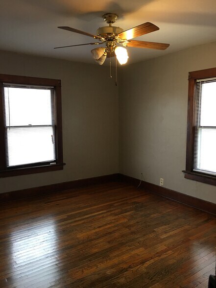 Building Photo - 122 N 35th St
