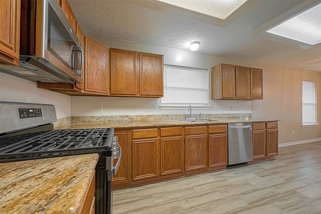 Building Photo - 22319 Rangeview Dr