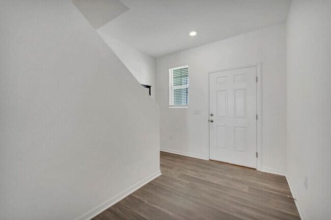 Building Photo - Townhome in Madison Place Davenport