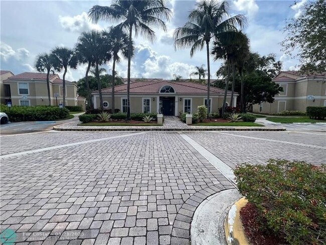 Building Photo - 875 Riverside Dr