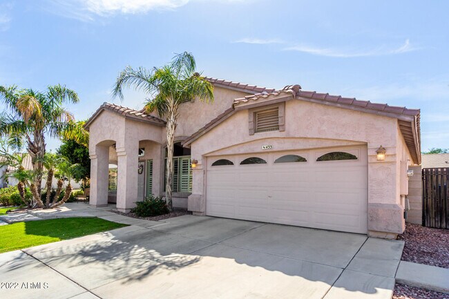 Primary Photo - 433 E Jasper Dr