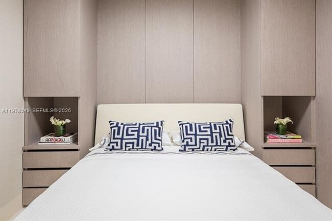 Building Photo - 10201 Collins Ave