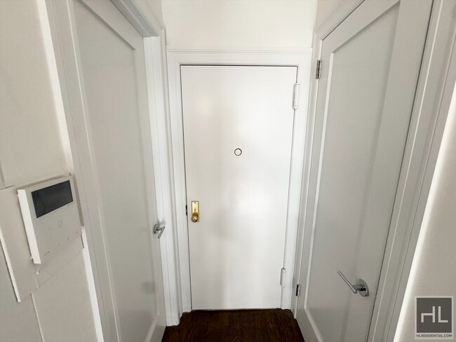 Primary Photo - EAST 65 STREET