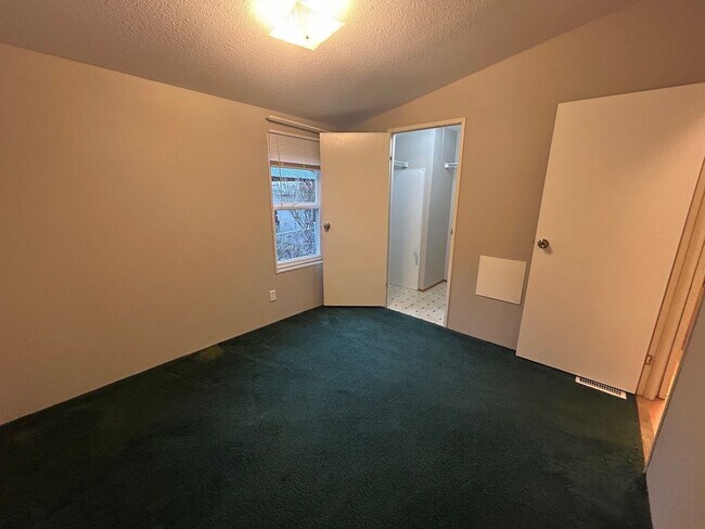 Building Photo - Spacious 3 bedroom 2 Bath In Forest Vista ...