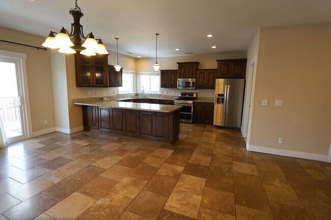 Building Photo - Large Pet Friendly House in the Foothills of Provo