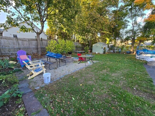 Building Photo - 17 Charles St