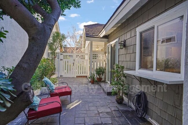 Building Photo - 26020 Moreno Dr