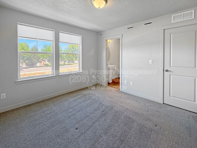 Building Photo - 2304 E Spice Lp