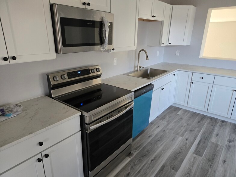 Eat-in Kitchen #1 - 151 Lilac Dr