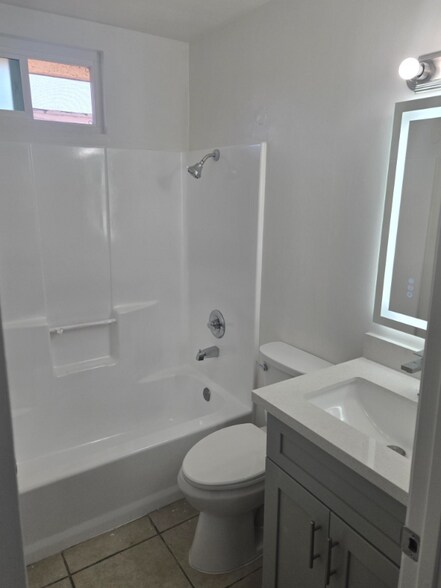 Building Photo - 14906 Lemoli Ave