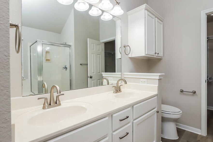 Building Photo - 8423 Whitebrush