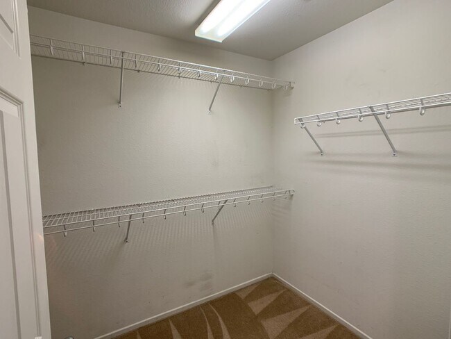 Building Photo - Upgraded 3 bedroom home with loft and den....