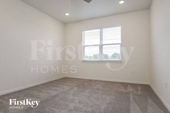 Building Photo - 600 Crown Rose Dr