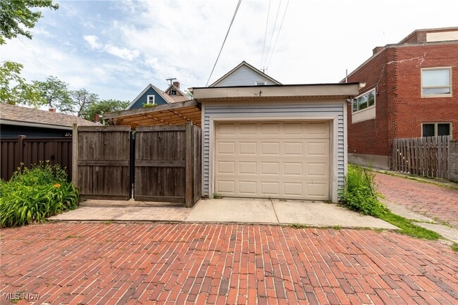 Building Photo - 1522 W 32nd St