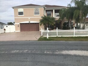 Building Photo - 410 Bloomfield Dr