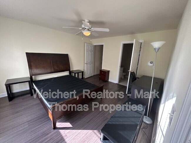 Building Photo - 929 Morreene Rd