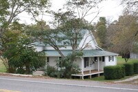 Building Photo - Andersonville 37705 - 3 bedroom, 1 bath home with a wrap around porch & hardwood floors - Call Ke...