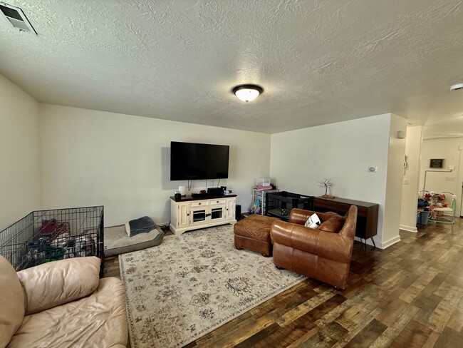 Building Photo - 722 S Willow Park Dr