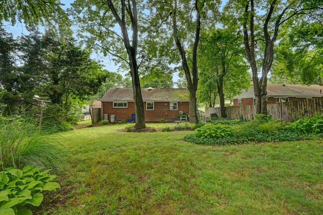 Building Photo - 6112 The Parkway