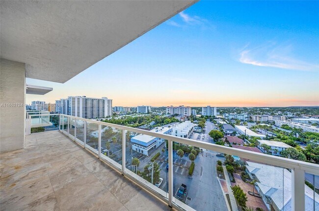 Building Photo - 704 N Ocean Blvd