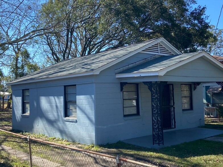 Primary Photo - 1557 Van Dorn St