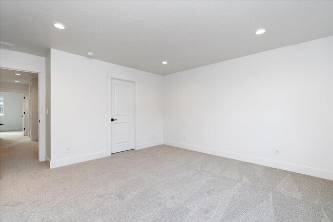 Building Photo - Brand New 3 Bed 2.5 Bath Townhouse With Many Amenities