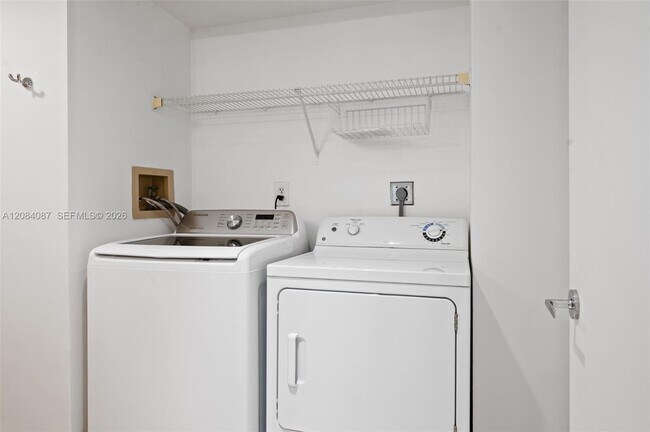 Building Photo - 3640 Yacht Club Dr