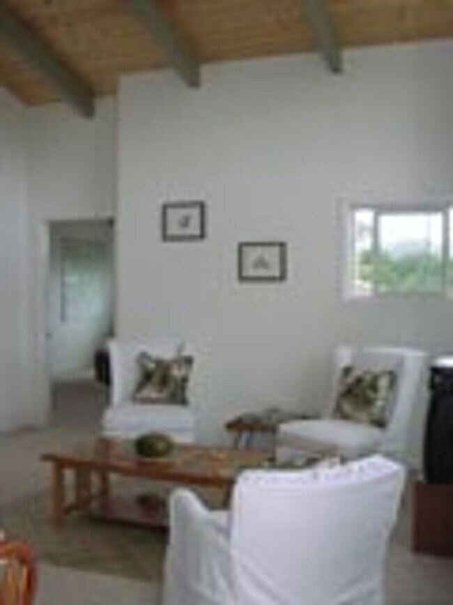 Building Photo - Beautiful Maunawili 2Bedroom Retreat!