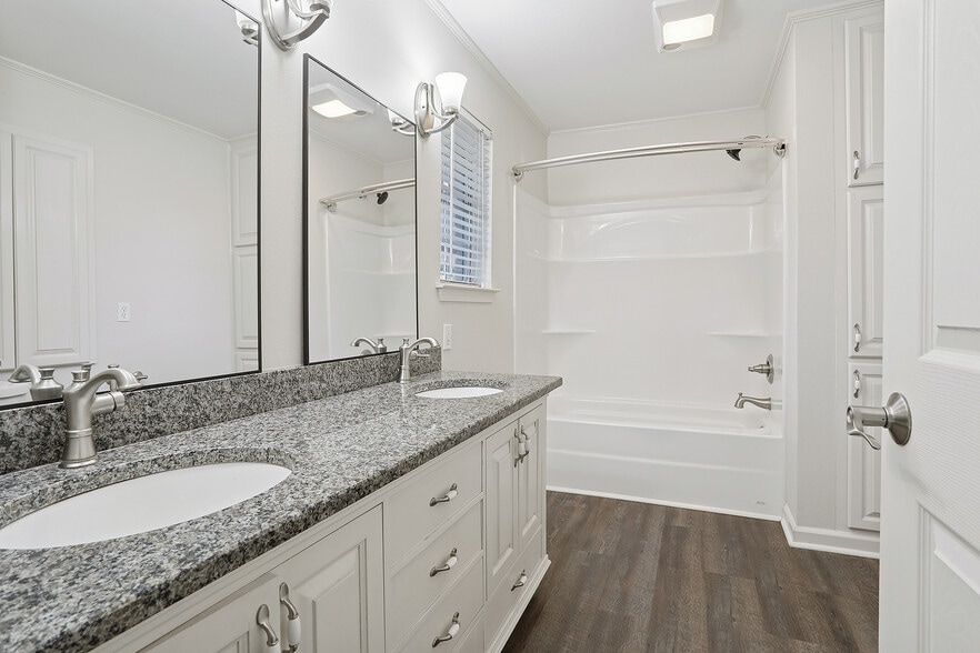 Master Bath - 11461 Gator Ln