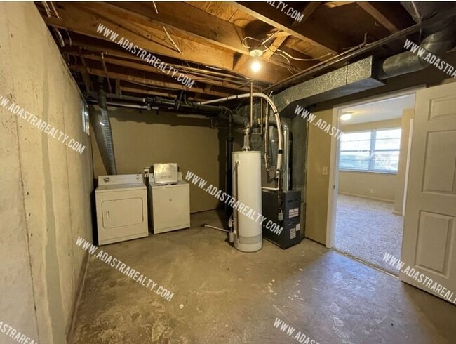 Building Photo - 1037 Jana Dr