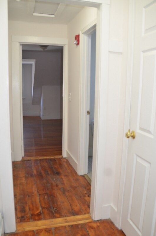 Building Photo - 10-10 Howard St