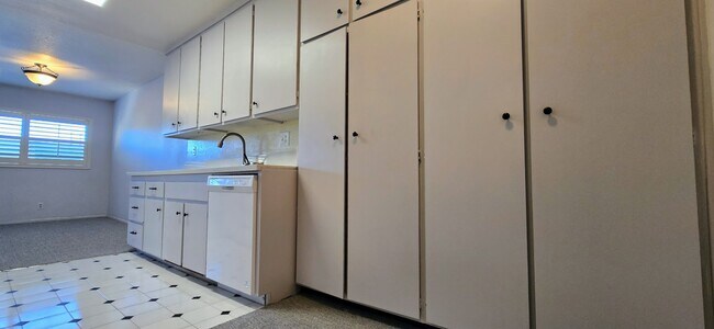 Building Photo - 277 Pleasant St