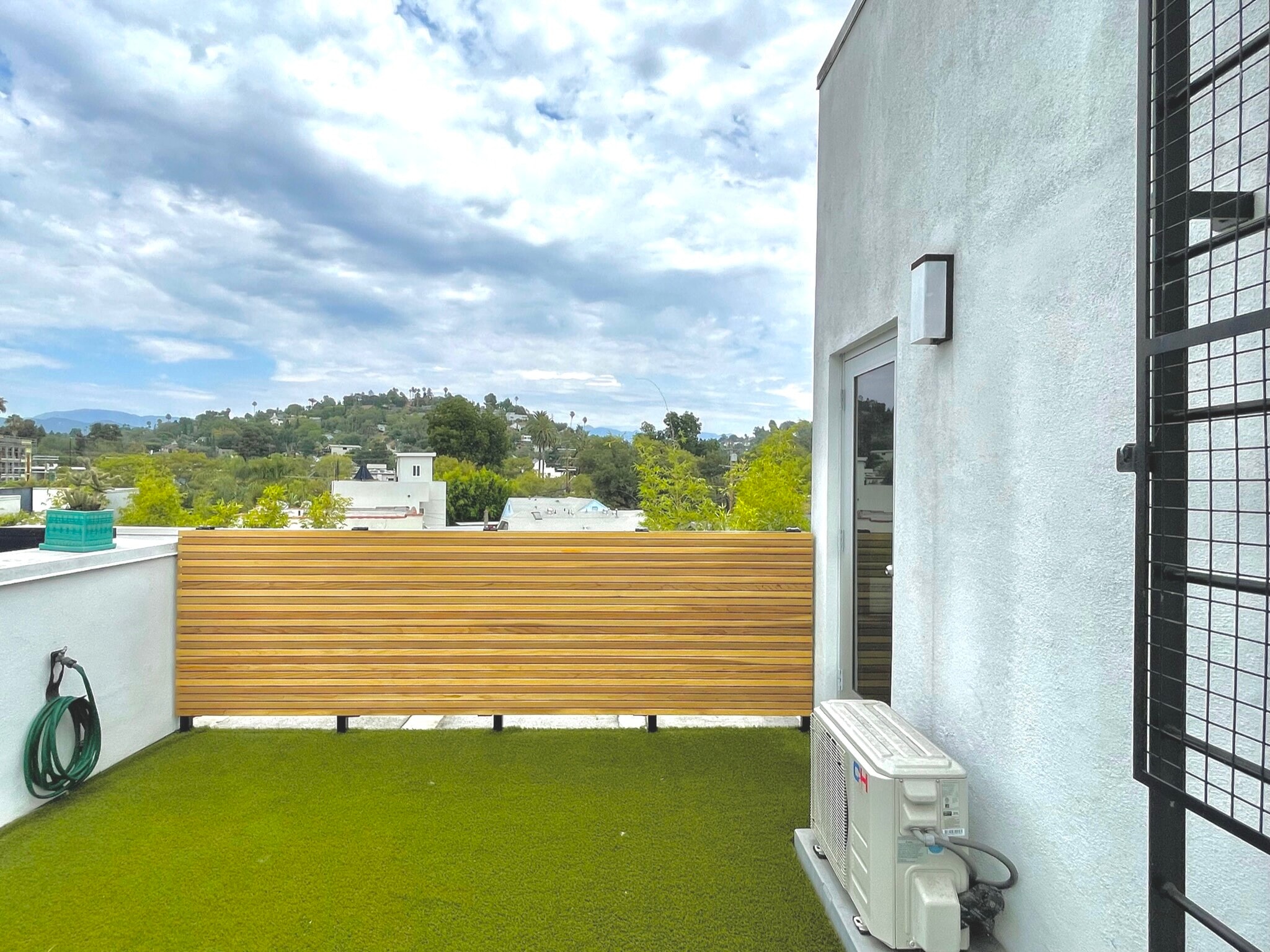 Building Photo - 4111 Sunset Blvd