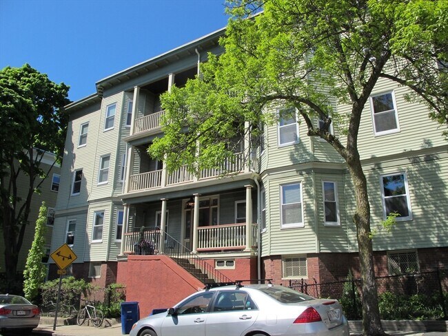 Building Photo - 62 Ibbetson St