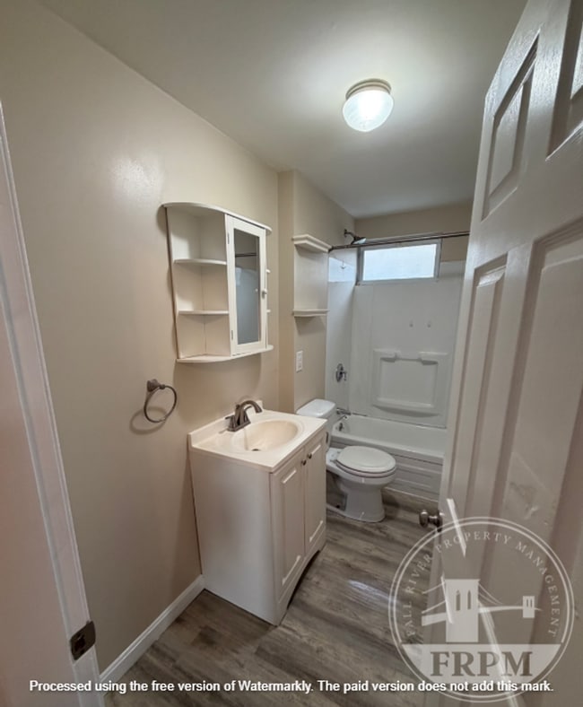 Building Photo - 1879 N Main St