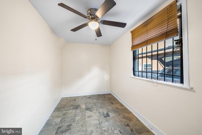 Building Photo - 1114 Snyder Ave