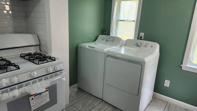 Building Photo - 45 Woodcliff Ave