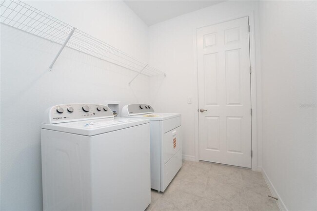 Building Photo - 7552 SW 56th Pl