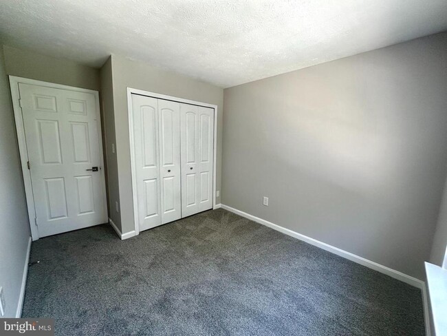 Building Photo - 404 Cabin Ct