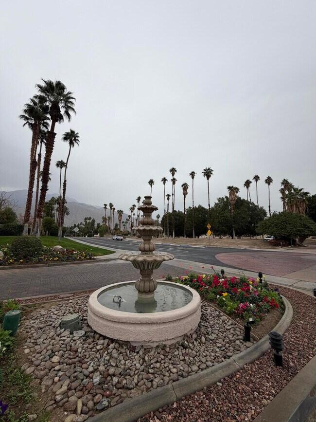 Building Photo - 2701 E Mesquite Ave